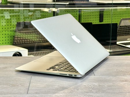 Macbook Air A1466 2015 3